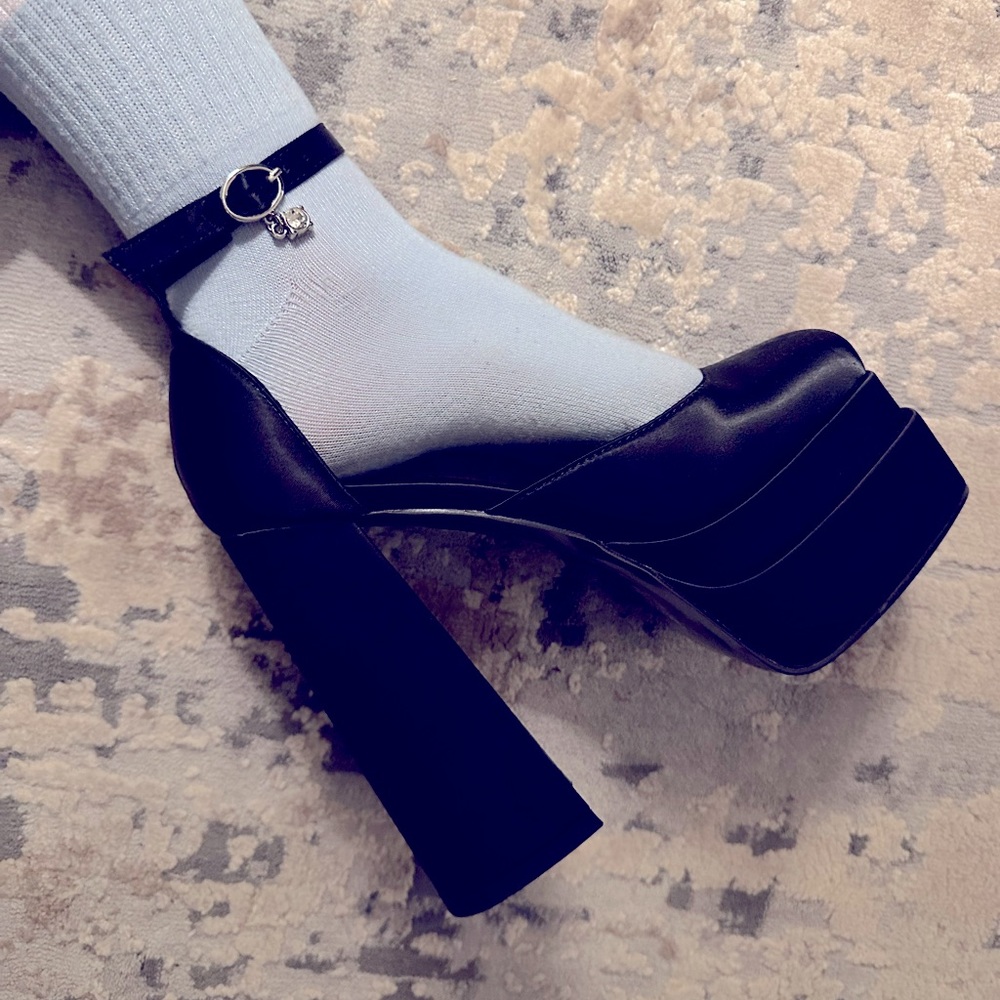 Wet Kiss Platform Bratz-Style Heel
